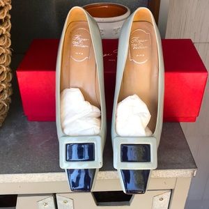 Roger Vivier pump patent LT sky w navy minimal w